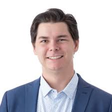 After graduating from Florida State University this spring, I'm excited to  announce that I've accepted a postion with Tubi as a Content Processor in  their Arizona office! I can't wait to rejoin