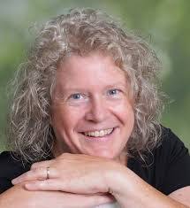 Jennifer Wandell's Instagram, Twitter & Facebook