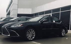 2019 lexus es350 with oe pvd wheels and painted body side moldings with chrome inserts 2019 lexus es350 pvd wheels tires lexus rx 350 lexus 350 lexus es