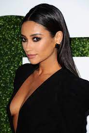 Shay Mitchell Slicked Back Google Zoeken Slick Straight Hair Slick Hairstyles Long Hair Styles