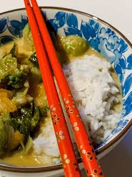 Rosenkohl Curry Mit Romanesco Und Kokosmilch Mini Me Rezept Essen Lebensmittel Essen Rezepte