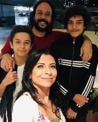 Anna Lima Posa Com O Ex Gabriel O Pensador E Os Dois Filhos Deles Pai Amoroso Famosos Extra Online