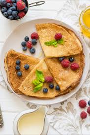 Pfannkuchen Mit Vanille Fluffige Eierkuchen Mit Beeren Foodtempel Rezept In 2020 Pfannkuchen Lebensmittel Essen Eierkuchen