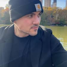 Can someone help me determine whose signature this is?