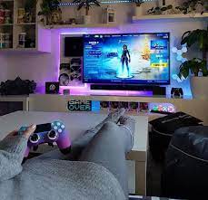 Wie Geht S Euch Heute Fangt Die Schule Wieder An Ne Nicht Fur Mich Sondern Fur Meine Kinder Computer Gaming Room Video Game Room Design Game Room