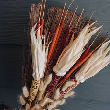 A variety of symptoms can result from an allergic or toxic reaction to cinnamon and its organic compounds. Scented Collection Bindle Brass Trading Company