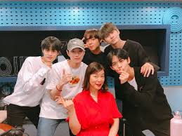 Di sisi lain, lai guanlin pertama kali mendapat perhatian melalui mnet produce 101 season 2 dan kemudian debut di bawah wanna one sebelum . Wanna One S Lai Guan Lin Talks About His Friendship With Exo S Sehun And Being The Maknae Soompi