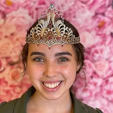 Introducing Queen Lili Rosebrook...