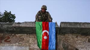 Ubicación de azerbaiyán (verde) con el territorio controlado por la autoproclamada república de artsaj mostrado en verde claro. Ejercito De Azerbaiyan Iza Su Bandera En Ciudad De La Frontera Con Armenia