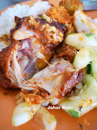 The dish is usually topped with robust curries and a special chutney. Ipoh S Nasi Ganja Legend Yong Suan Nasi Kandar Johor Kaki Travels For Food