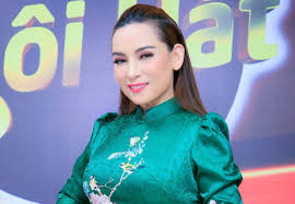 Phi nhung và như quỳnh có nhiều điểm chung, từ vị trí danh ca dòng bolero, đông fan, sự nghiệp ít điều tiếng đến một tình bạn. Phi Nhung Khiáº¿n Fan Ä'á» Máº·t Khi Diá»‡n Chiáº¿c Quáº§n Thiáº¿u Váº£i Pháº£n á»©ng Má»›i Gay Chu Y Tin Má»›i Ngoi Sao
