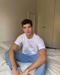 Manu rios is a spanish famed star of the spanish comedy and drama television series chiringuito de pepe pepe's beach bar, in which he played the supporting role as mauri. Manu Rios News Posts Publications And Deleted Stories Watch On Undelete Germany User Community