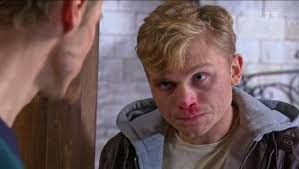 Barwy szczęścia, odcinek 2013: Krwawa bójka u Sałatków. Józek skatuje  Jonasza za porwanie Julity