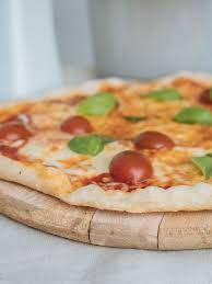 pizza vom grill rezept und anleitung happy lifestyle blog pizza auf dem grill rezepte grillen rezepte