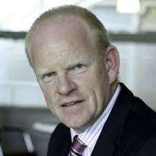 Derek Sim's Instagram, Twitter & Facebook