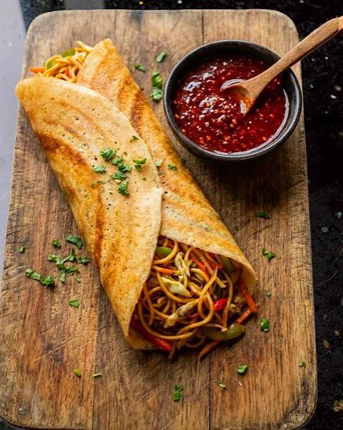 This Hakka Noodles Dosa Wrap is the ultimate Indo-Chinese fusion snack. It combines the crispy texture of a South Indian dosa with the savory, stir-fried goodness of Hakka noodles. ​1. The Hakka