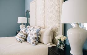 We know that every nightstand needs a lamp, but do you know how to choose the right lamp? How Tall Should Your Nightstand Be Designed