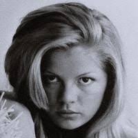 Gwen Benton's Instagram, Twitter & Facebook