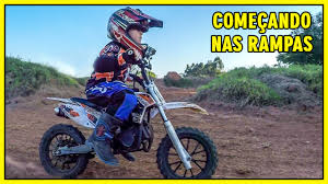 A vendre moto cross de marque suzuki 125cm3. Mini Moto Na Pista De Motocross 50cc Piloto 5 Anos Youtube