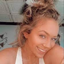 Heather Raynor's Instagram, Twitter & Facebook