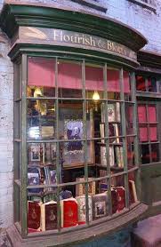 Pin By Drea Astrero On Books To Read And Bookstores To Visit With Images Bookshop Book Nooks Shop Fronts