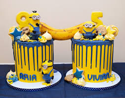 Minions make a fabulous theme for children's birthday parties for boys another wonderful design from hot mama's cakes features three minions on top on a single tier. Simple Minions Cake Design Minion Cakes Minion Birthday Cakes Minion Theme Cakes Order Now Et Passez Un Super Moment Cake Design Avec Eux Mjustroxsta