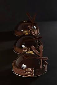 Pin By Fernand Lahaut On Idees Pour La Maison Chocolate Desserts Fancy Desserts Chocolate