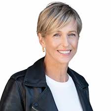 Michelle Newton's Instagram, Twitter & Facebook