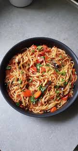Spaghetti A L Aubergine Grillee Et Poivron Rouge A La Sauce Tomate My Tasty Cuisine Recette Aubergine Recettes De Cuisine Recette Aubergine Courgette