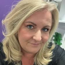 Tamara Robb's Instagram, Twitter & Facebook