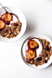 Pecan Granola With Roasted Plums Marionturcotti Recette De Petit Dejeuner Cuisine Petit Dejeuner