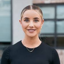 Renee Batchelor's Instagram, Twitter & Facebook