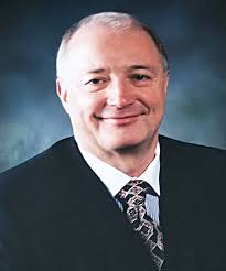 Financial Decision-Making in the Foodservice Industry: Economic Costs and  Benefits