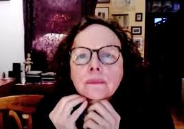 Review: Same Apple Family, New Kind of Theater