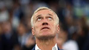 Frankreich hat nur wenige optionen auf der rechten abwehrseite. Em Finale 2016 Frankreich Trainer Didier Deschamps Tragt Eine Besondere Last Welt