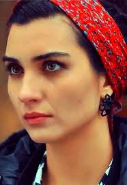 Merve Nin Dunyasi Adli Kullanicinin Tugba Buyukustun Panosundaki Pin Unluler Kadin Sac