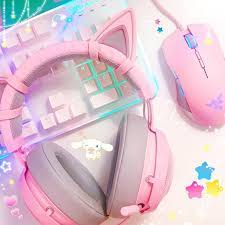 In Love With These Razer Quartz Headphones And Mouse That Mr Pokepixie Got Me For My Birthday I Was Really Surprised Becau Otaku Room Kawaii Room Gamer Room