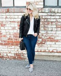 Faux fur lining and trim; Damen Schwarze Lederjacke Erschwingliches Outfit Steve Madden Snakeskin Mules Fur Den Her Jacket Outfit Women Biker Jacket Outfit Women Snakeskin Shoes Outfit
