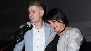 Tomasz komenda przez 18 lat był dla świata gwałcicielem i mordercą młodej dziewczyny. Komenda Otrzyma Zadoscuczynienie Wspierala Go Narzeczona Kim Jest Anna Walter Kobieta