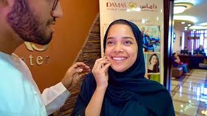 دخلت الفنانة والإعلامية الإماراتية مشاعل الشحي، في حالة من الهستيريا، تخللها الضحك والبكاء، بعدما تم تداول مقطع فيديو إباحي اتهمها البعض بأنها هي من تظهر فيه. Ø´Ø§Ù‡Ø¯ÙˆØ§ Ø£ÙˆÙ„ ØªØ¹Ù„ÙŠÙ‚ Ù…Ù† Ø²ÙˆØ¬ Ù…Ø´Ø§Ø¹Ù„ Ø§Ù„Ø´Ø­ÙŠ Ø¨Ø¹Ø¯ Ù†Ø²Ø¹Ù‡Ø§ Ø§Ù„Ø­Ø¬Ø§Ø¨ Ù†Ù‡Ø§Ø¦ÙŠØ§ Ø¬Ø±ÙŠØ¯Ø© Ù†ÙˆØ±Øª