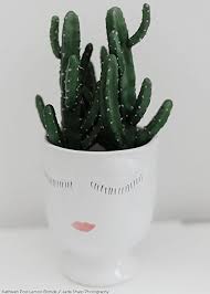 Amazon Com Ceramic Celfie Face Floral Vase In White 4 X 5 25 Home Kitchen Floral Vase Favorite Things Gift Homesick Candles