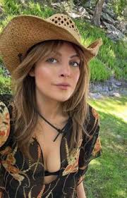 Liz Gillies Imagines°