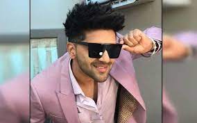 His song tu meri rani was recreated by him and rajat nagpal for the 2017 film tumhari sulu as ban ja rani. Guru Randhawa Shares A Breathtaking Shot At A Picturesque Location Says Nature Is An Art