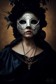 Королева в красном