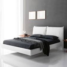 Uno degli elementi presenti nella propria camera da letto che vi garantirà il vostro buon riposo e che vi permetterà di ricaricarvi per il giorno successivo. Letto Matrimoniale Sospeso Moderno Lukas Diotti Com Mobili Da Camera Letto In Pelle Biancheria Da Letto Moderna