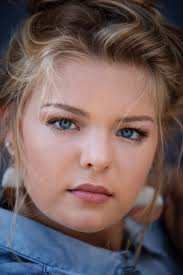 6 Posing Tips for Confidence-boosting Senior Sessions