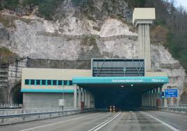 The section is now tolled electronically and no longer by stopping at the toll station. Tunnel Sperre Zu Ferienbeginn Am Samstag Droht In Karnten Ein Mega Stau Villach