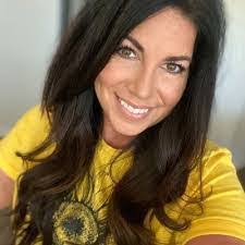 Caitlin Easley's Instagram, Twitter & Facebook