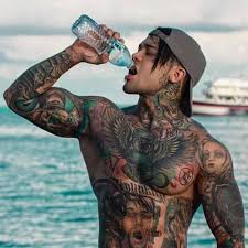 Yeferson cossio, es un hombre enamorado del cuerpo humano, es apasionado por los tatuajes, le gusta la música, y por si fuese poco es modelo profesional y fotógrafo. Yeferson Cossio Bio Age Wiki Salary Net Worth Instagram Twitter Tattoo