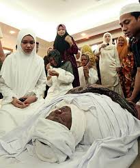 Saat itu, siti nurhaliza beserta keluarga besar sedang merayakan idul adha di kuala lipis. Jenazah Bapa Siti Nurhaliza Selamat Disemadikan Hiburan Mstar